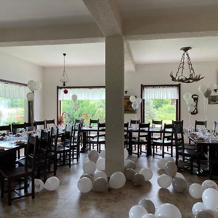 Hotel Valea Salbatica Sinca Noua Esterno foto