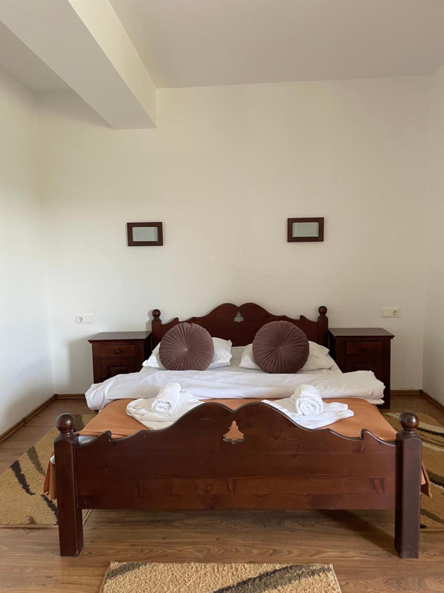 Hotel Valea Salbatica Sinca Noua Esterno foto